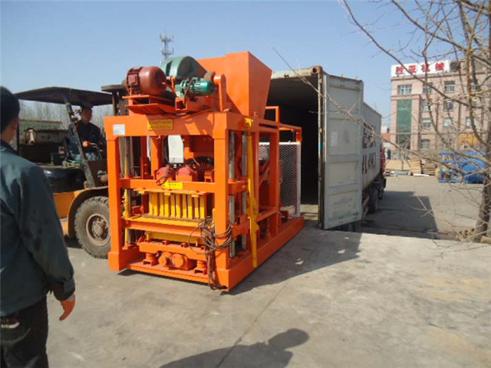 QT4-25 Semi automatic concrete block machine